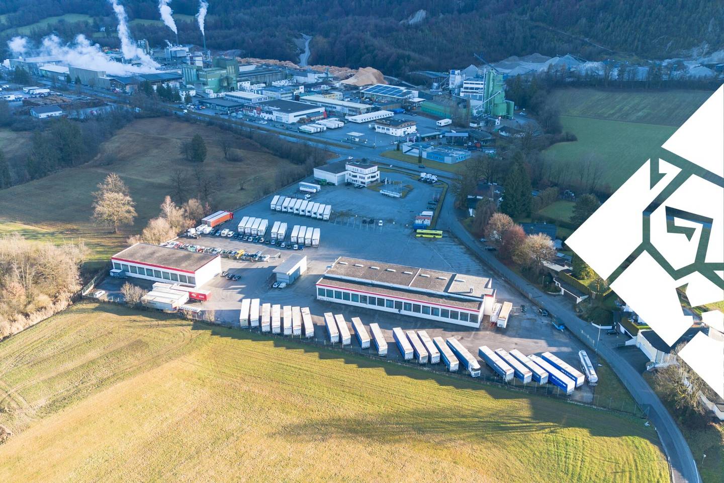 Großflächige Industrie- und Gewerbeliegenschaft mit umfassender Betriebsanlagengenehmigung in Top-Lage nahe der A12