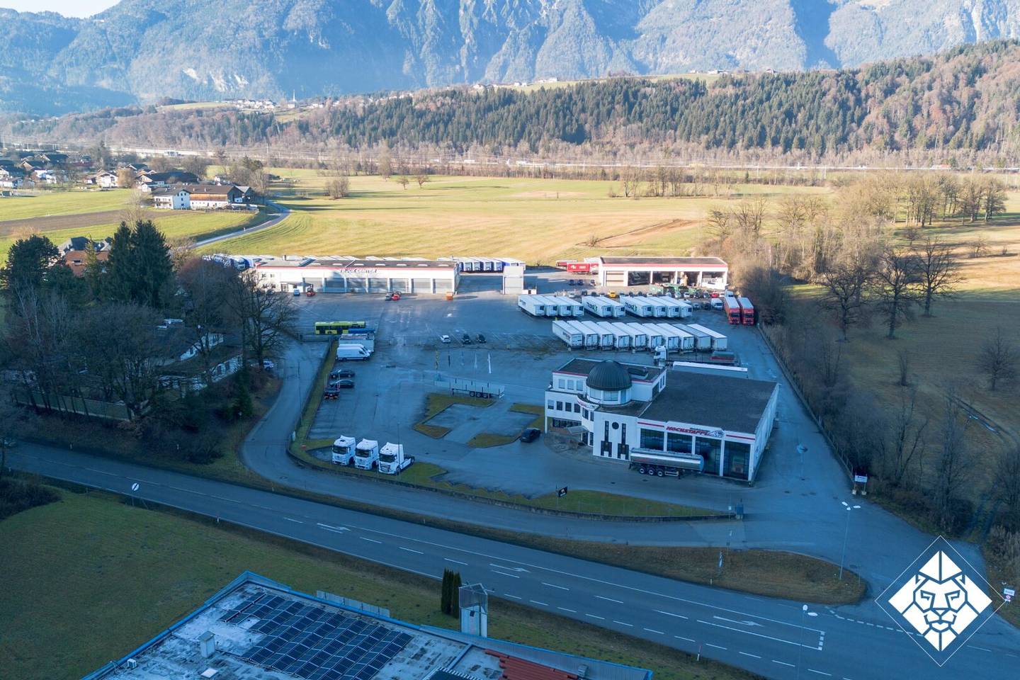 Großflächige Industrie- und Gewerbeliegenschaft mit umfassender Betriebsanlagengenehmigung in Top-Lage nahe der A12