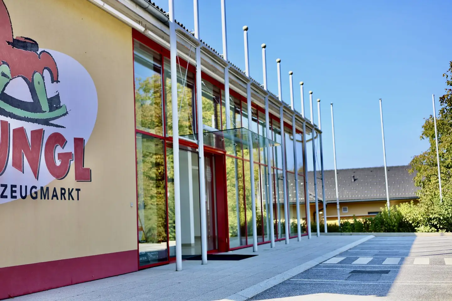 Repräsentatives Geschäftslokal in Hofstätten / Raab mit guter Verkehrsanbindung  zu vermieten!