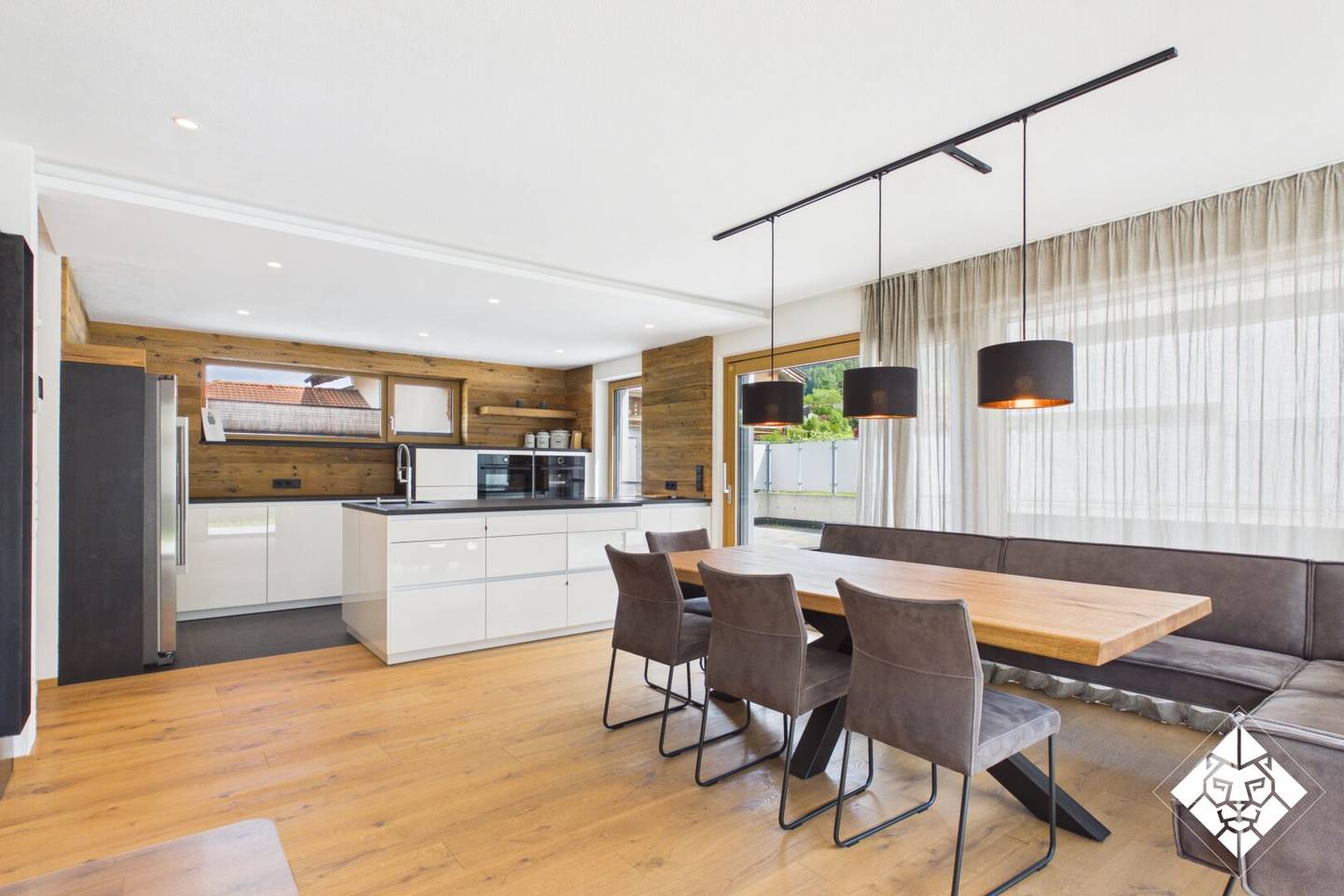 Außergewöhnliches Architektenhaus mit showroomartiger Tiefgarage und repräsentativem Bürobereich in Sistrans