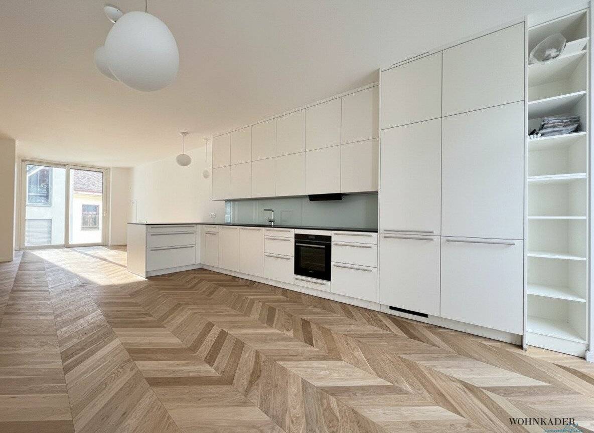Exclusive 4-room apartment for rent in the Residenz-Brunnenmarkt