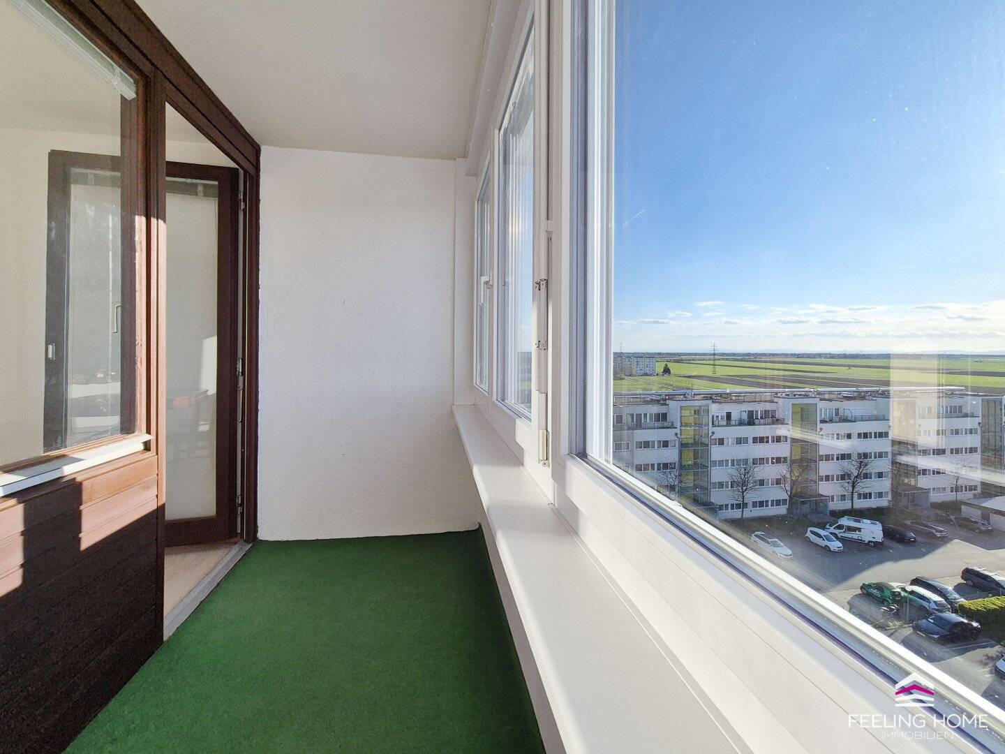 Helle 3-Zimmer-Loggia-Wohnung im 7. Liftstock mit schönem Fernblick bis zum Schneeberg!