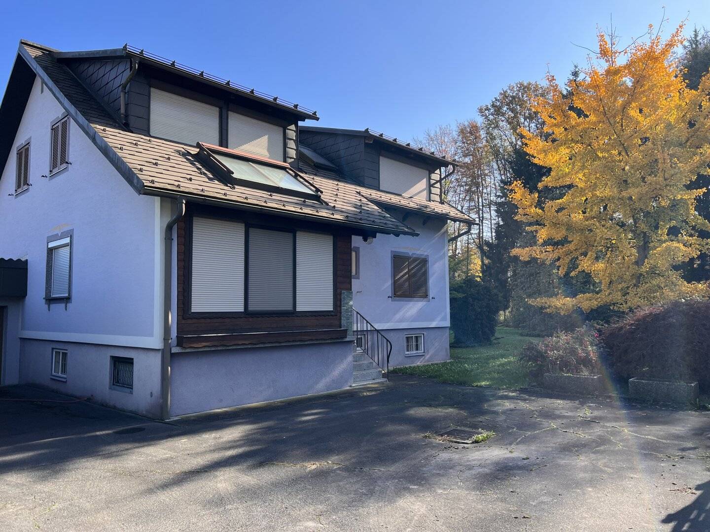 Ruhig gelegenes Ein-Zweifamilienwohnhaus mit großem Garten zu verkaufen!