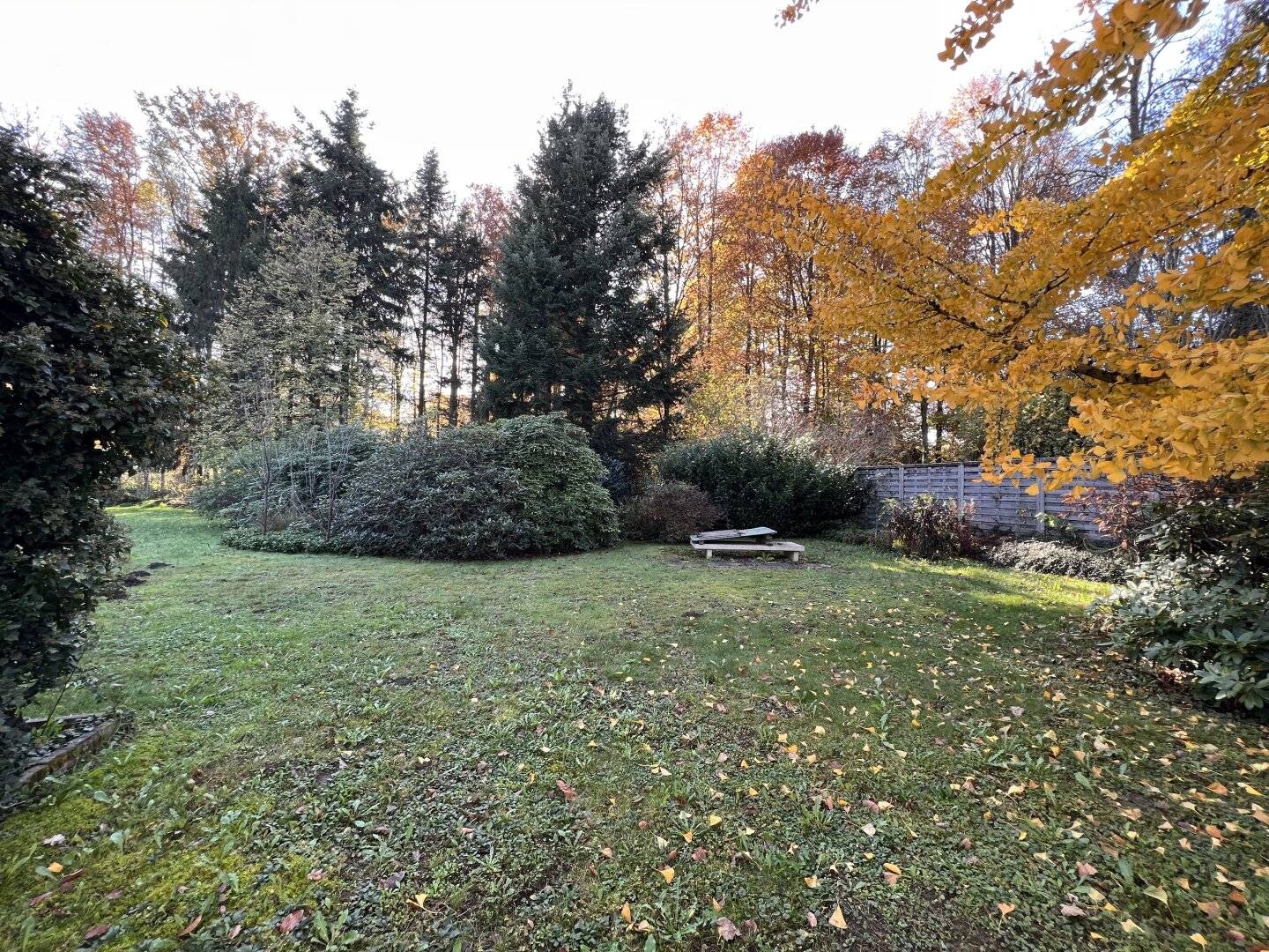 Ruhig gelegenes Ein-Zweifamilienwohnhaus mit großem Garten zu verkaufen!