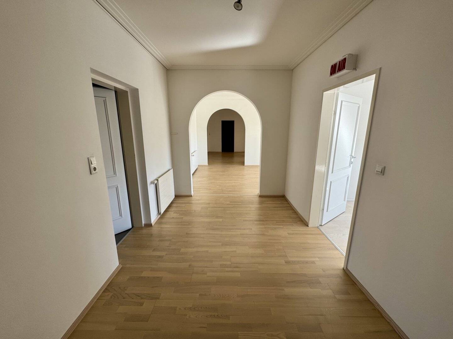 Geräumige Eigentumswohnung mit Balkon und Carports, nähe Gleisdorf ...!