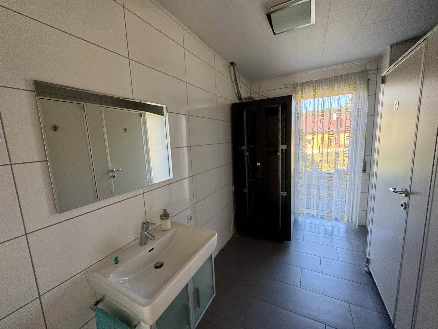 Geräumige Eigentumswohnung mit Balkon und Carports, nähe Gleisdorf ...!