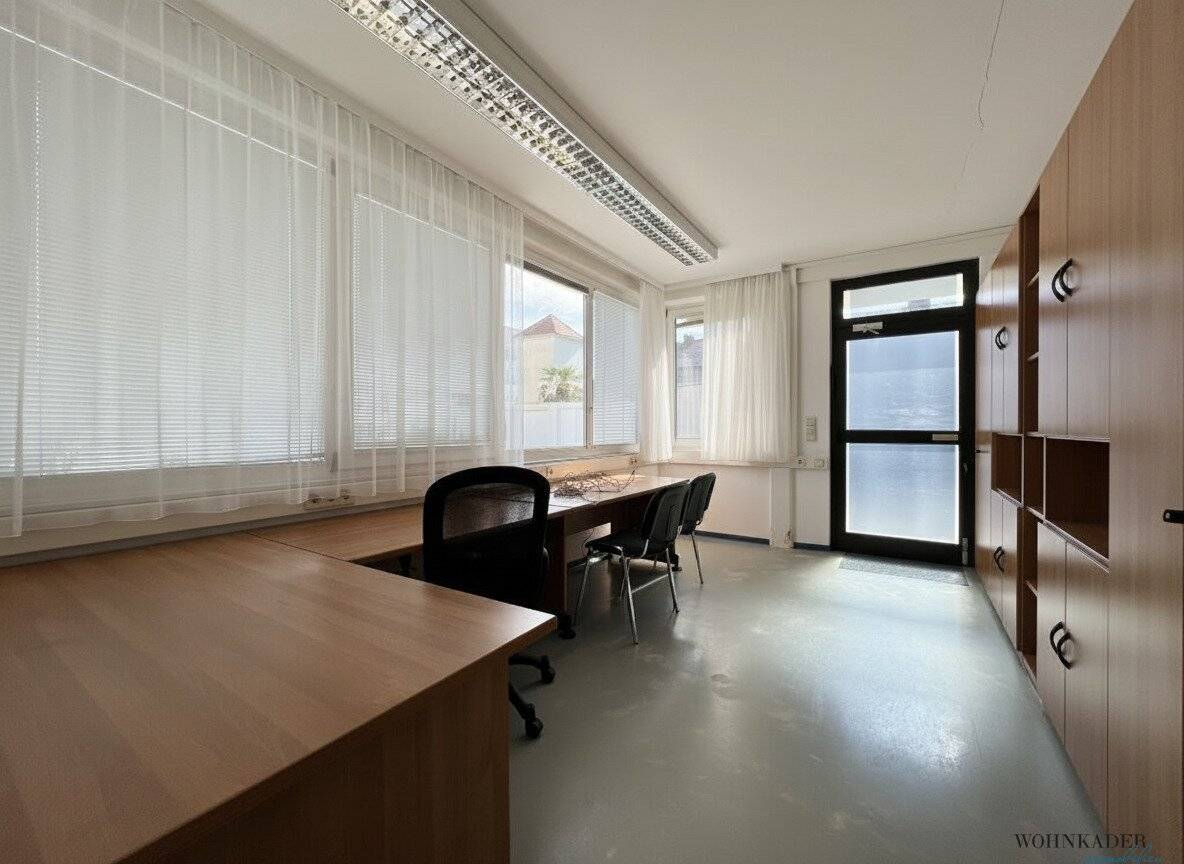 Rundum-sorglos-Büro: Möbliert, inklusive Betriebskosten und Heizung & 3 Stellplätze!
