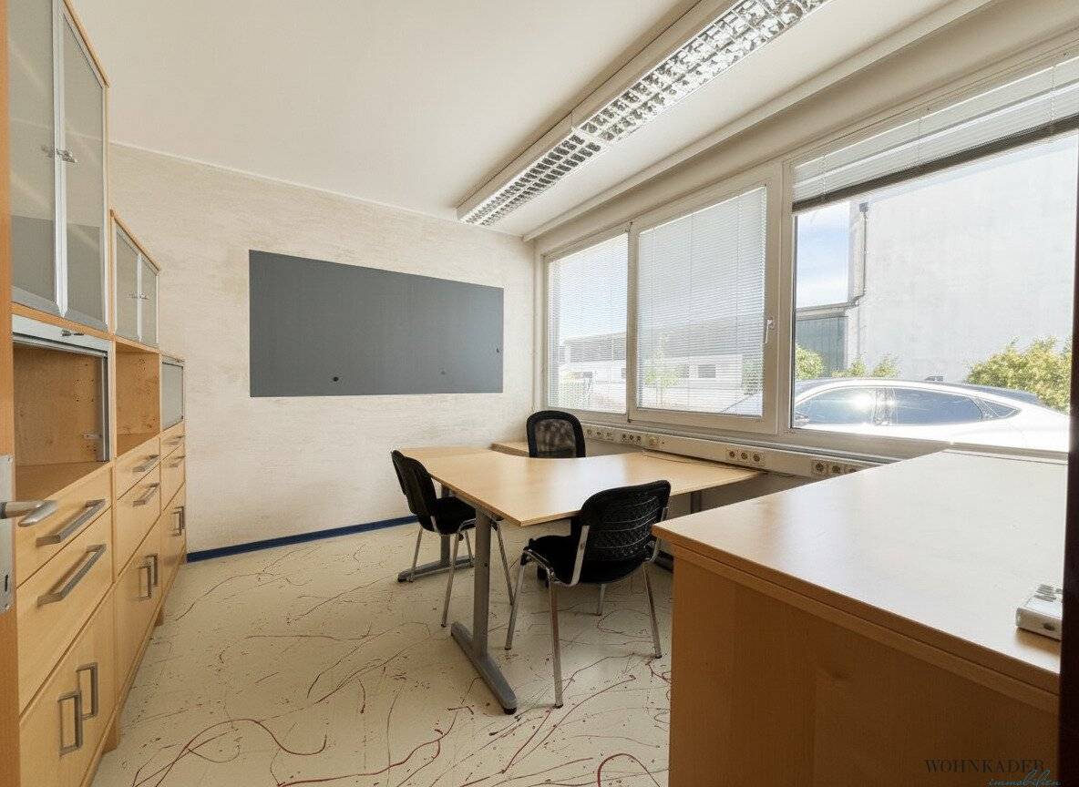 Rundum-sorglos-Büro: Möbliert, inklusive Betriebskosten und Heizung & 3 Stellplätze!