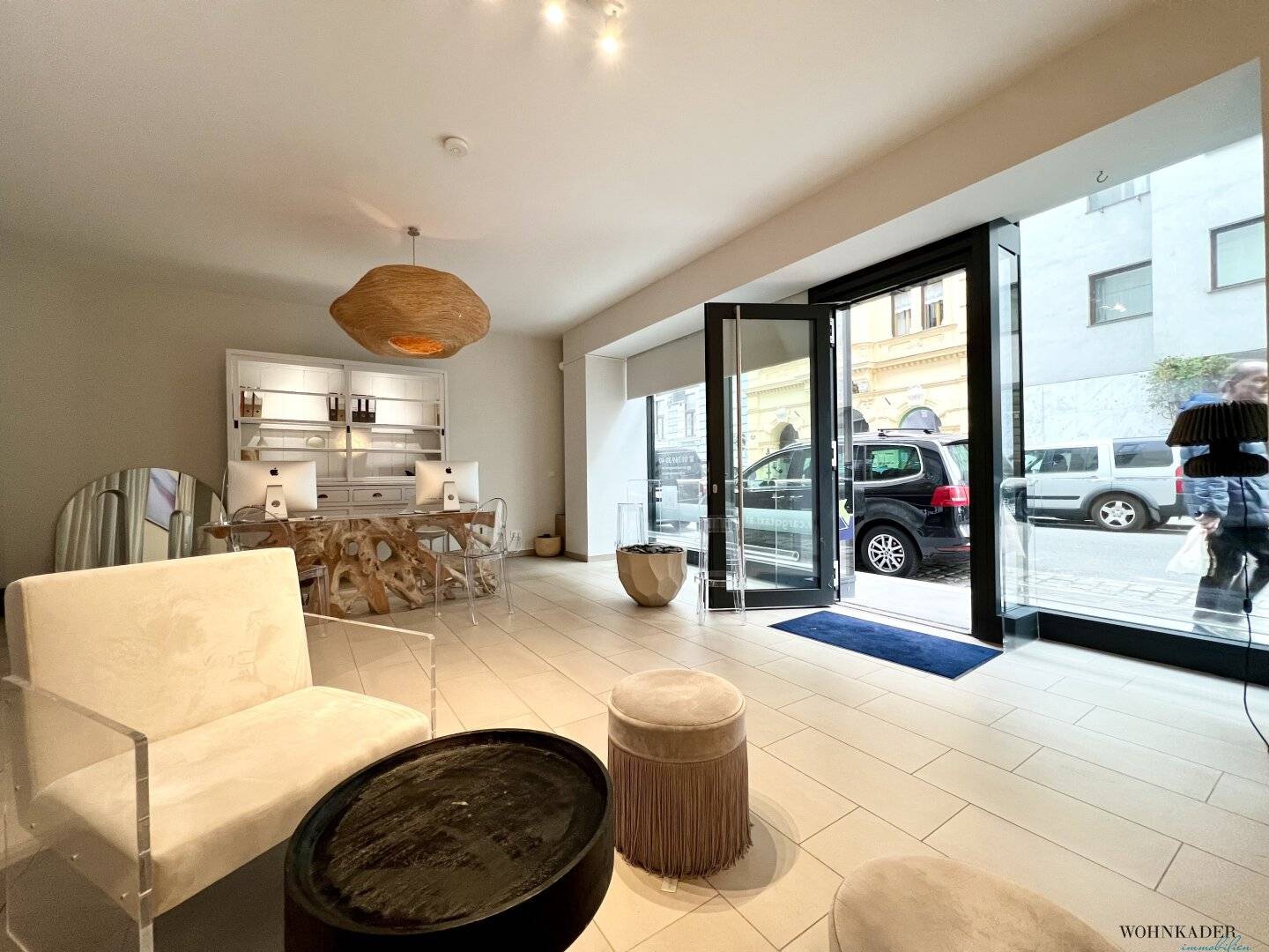 Top vermietet! Exklusives Geschäftslokal mit XL-Glasfront – maximale Sichtbarkeit, starke Frequenzlage & hochwertiges Investment!