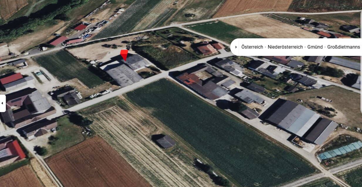 Viel Platz und Höhe - Bauernhaus mit ca. 7000m2 Grund , hohen Hallen und Garagen