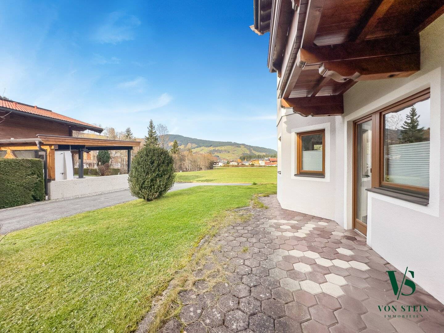 Sonnige 3-Zimmer-Wohnung mit West-Ausrichtung, Rundum-Terrasse & Weitblick