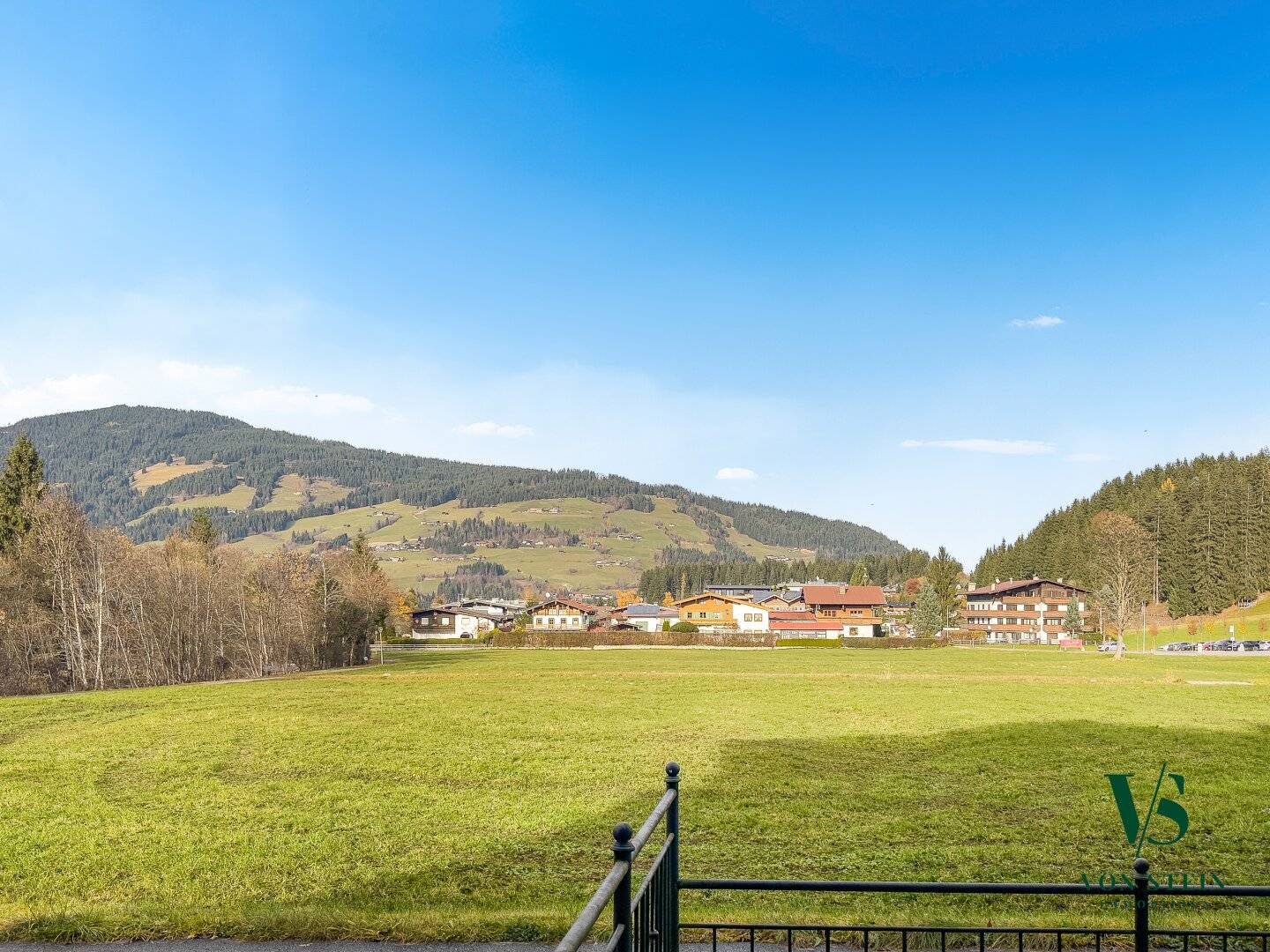 Sonnige 3-Zimmer-Wohnung mit West-Ausrichtung, Rundum-Terrasse & Weitblick