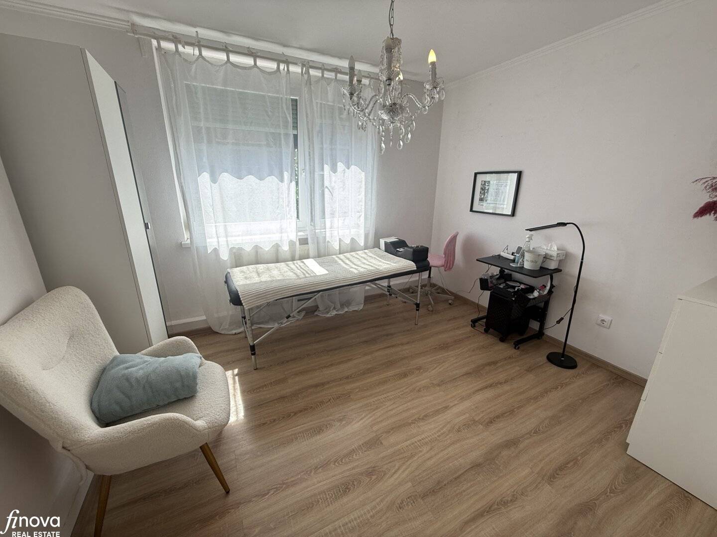 LIEBENAU!! 4 Zimmer - Familienwohnung mit Balkon und Kamin - nähe der Eishalle!