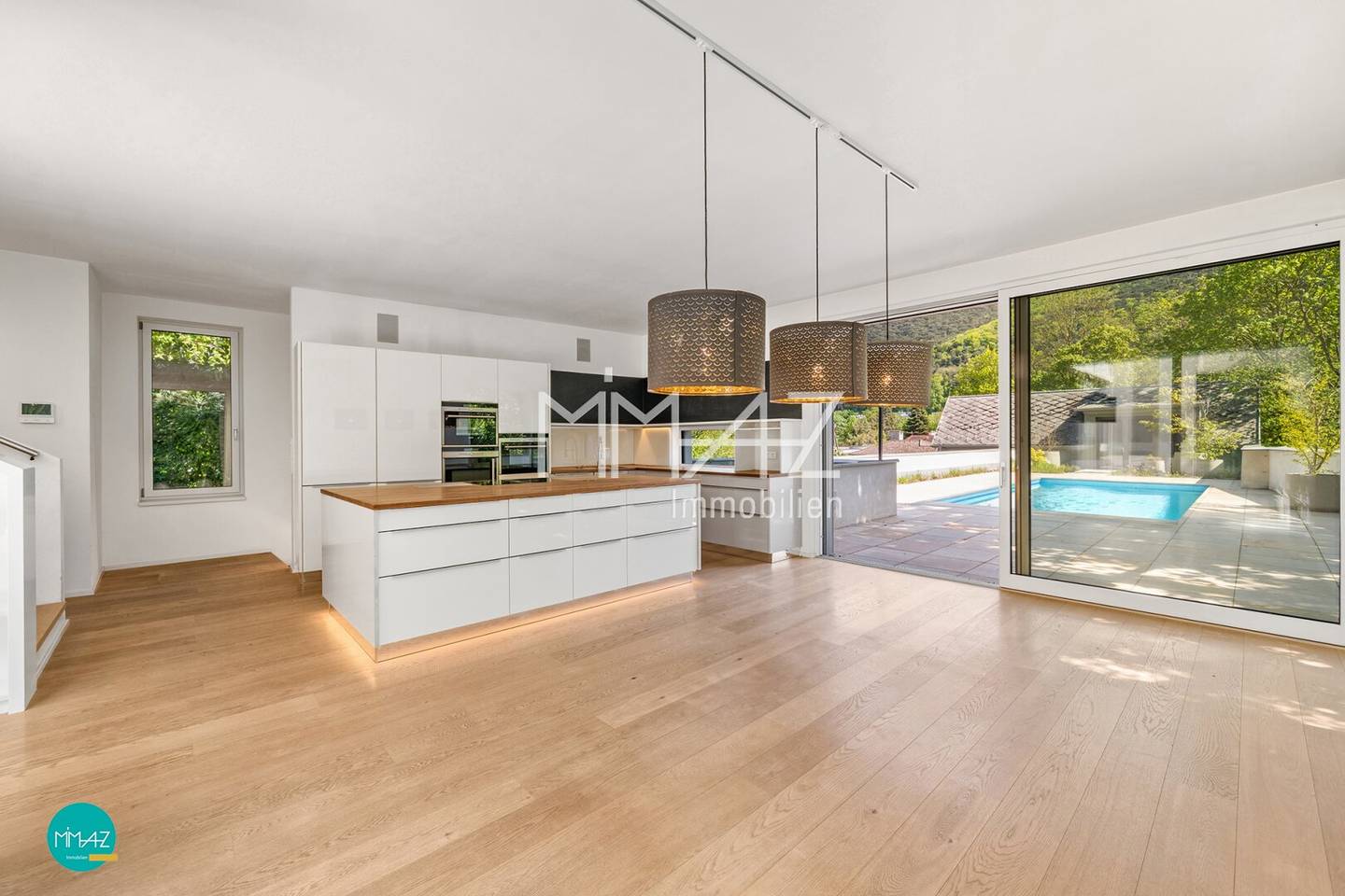 Private Oase in Hinterbrühl! Architekturvilla mit Pool und separater Dependance für Arbeit und Wellness. Panoramablick