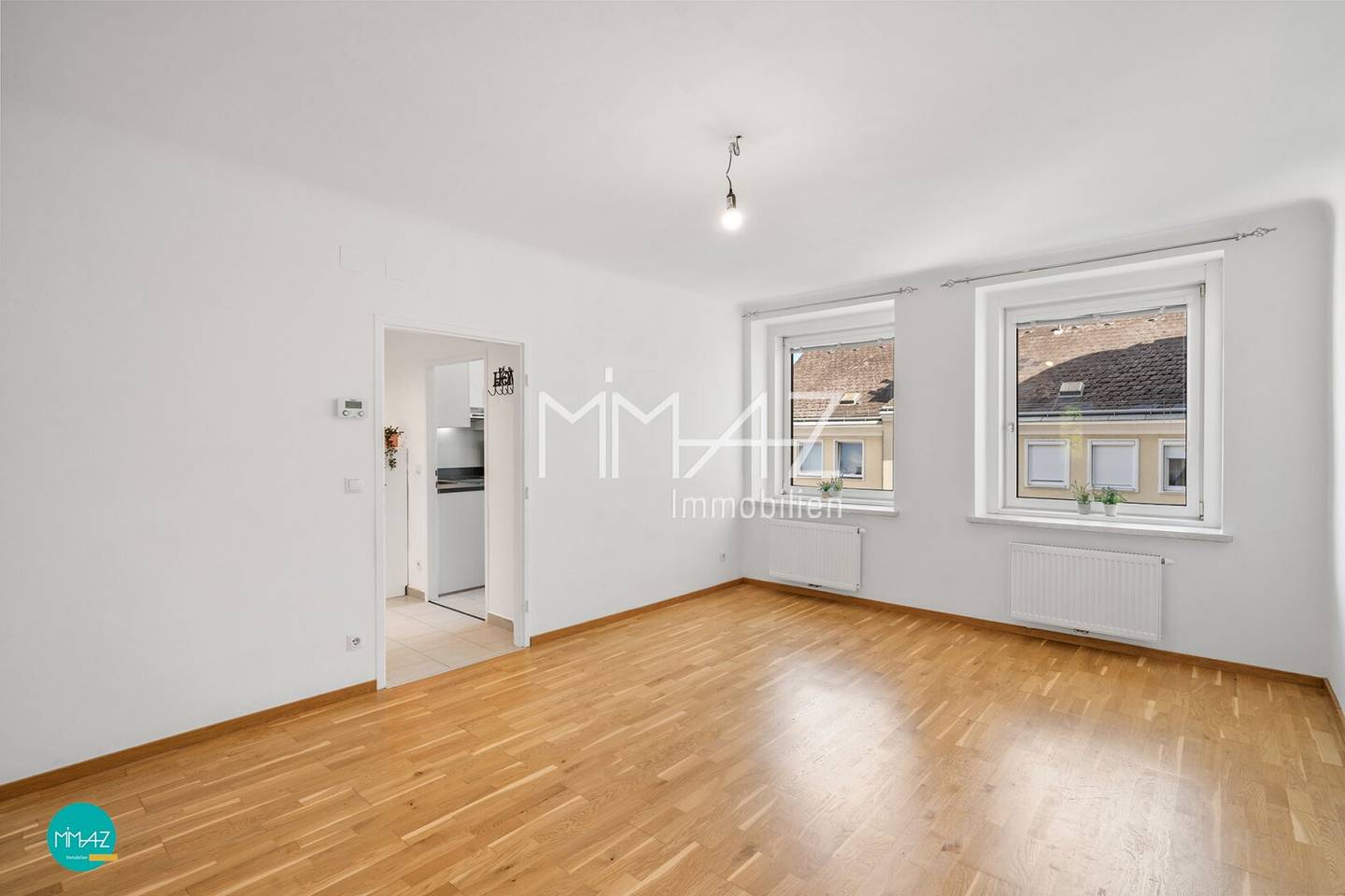 QUIET I CENTRAL I IMMEDIATE OCCUPANCY. Bright 2-room apartment with very large communal garden. MOVE IN + ENJOY