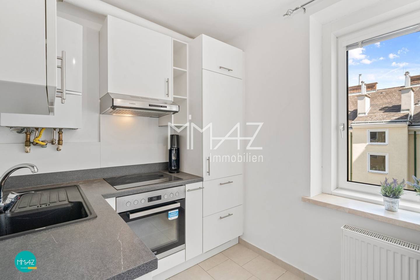 QUIET I CENTRAL I IMMEDIATE OCCUPANCY. Bright 2-room apartment with very large communal garden. MOVE IN + ENJOY