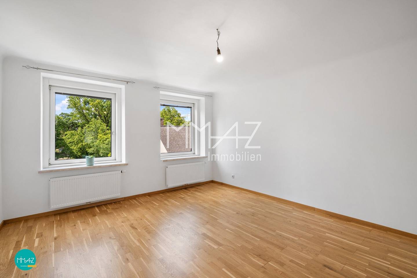 QUIET I CENTRAL I IMMEDIATE OCCUPANCY. Bright 2-room apartment with very large communal garden. MOVE IN + ENJOY