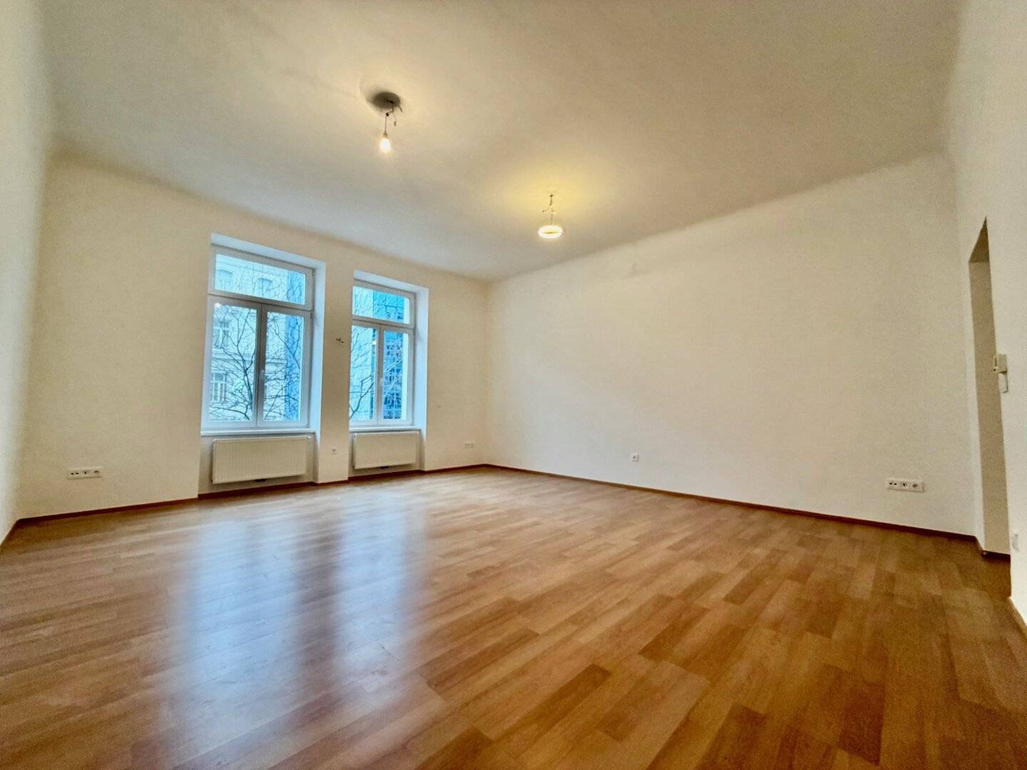 BÜRO!!! Direkt auf der MAHÜ - BESTLAGE mit Lift!
