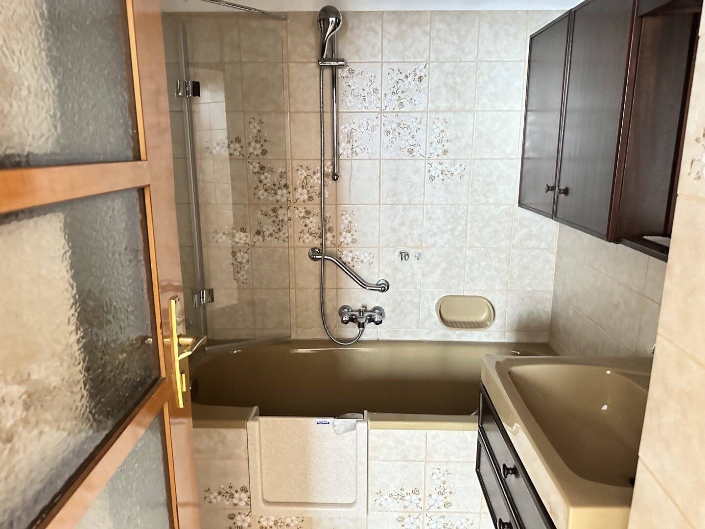RENOVIERUNGSBEDÜRFTIGE 3 ZIMMER WOHNUNG - angemessener Mietzins