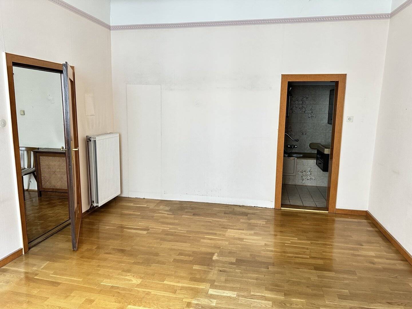 RENOVIERUNGSBEDÜRFTIGE 3 ZIMMER WOHNUNG - angemessener Mietzins