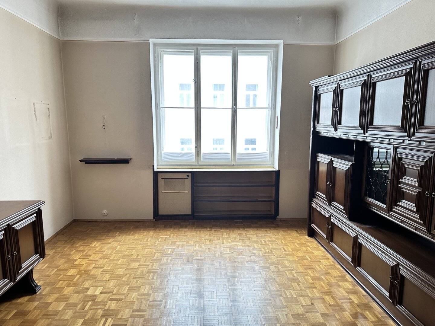 RENOVIERUNGSBEDÜRFTIGE 3 ZIMMER WOHNUNG - angemessener Mietzins