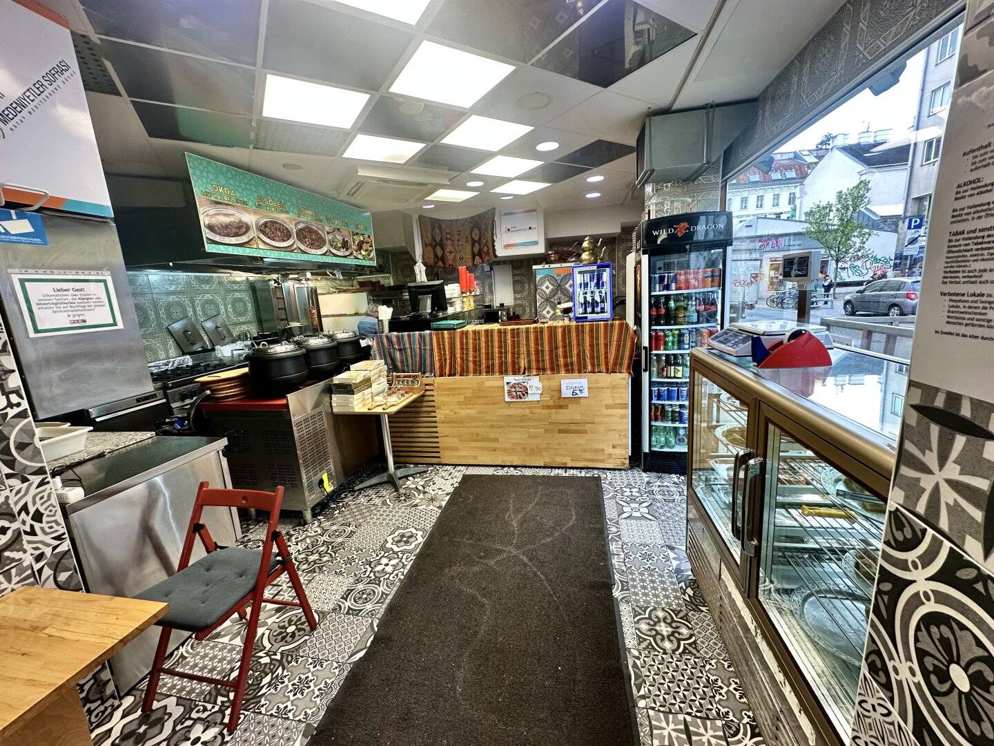Gastronomielokal mit Topfrequenz vor U- Bahn Station
