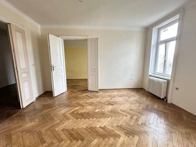 Seltene Altbauperle mit großem Südbalkon & Weitblick – Top Lage S-Bahn Hadersdorf
