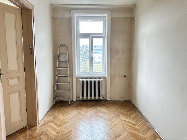 Seltene Altbauperle mit großem Südbalkon & Weitblick – Top Lage S-Bahn Hadersdorf