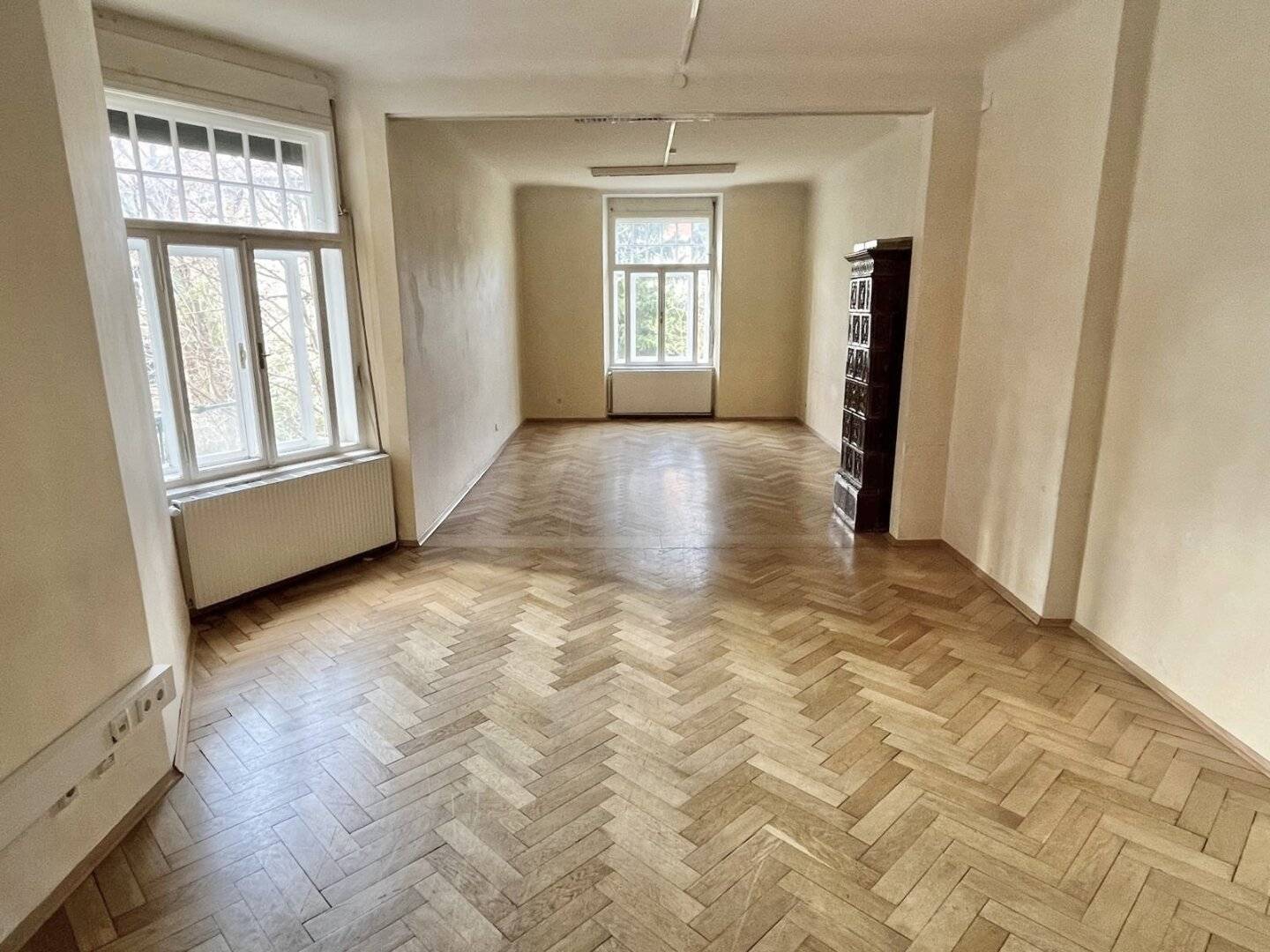 Altbau-Mietwohnung mit großzügiger Raumaufteilung und Balkon mit Gartenblick in Citylage/ WG geeignet