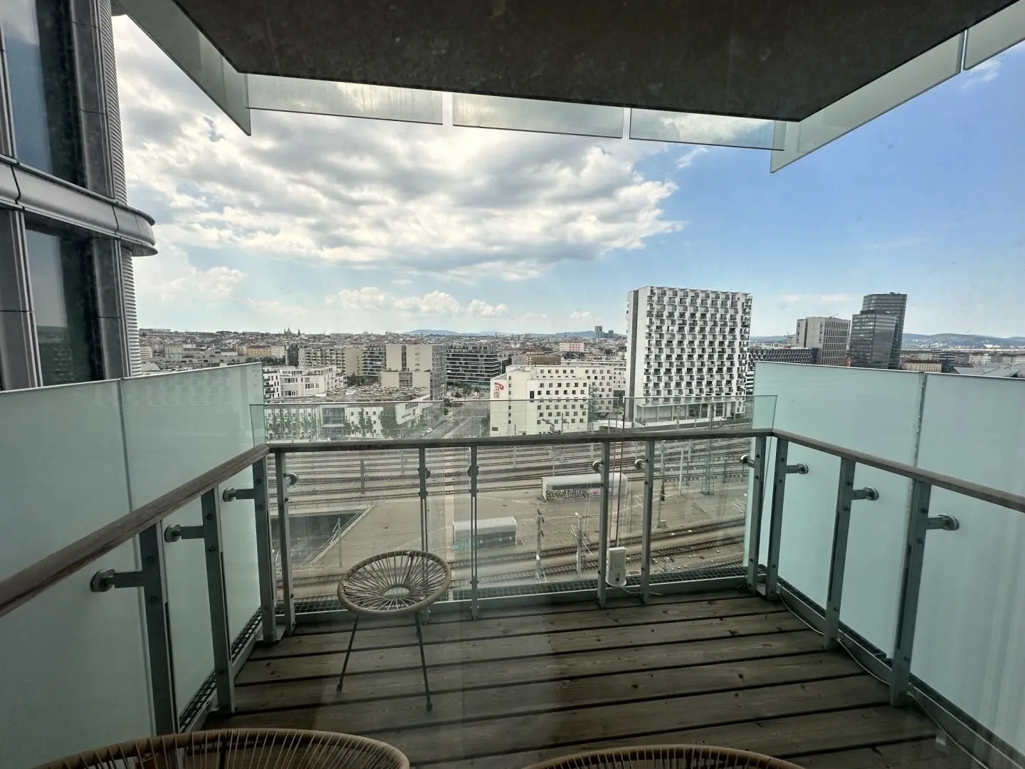 PARKAPARTMENTS BELVEDERE - TOLLER SÜD-FERNBLICK + BALKON + 12. LIFTSTOCK
