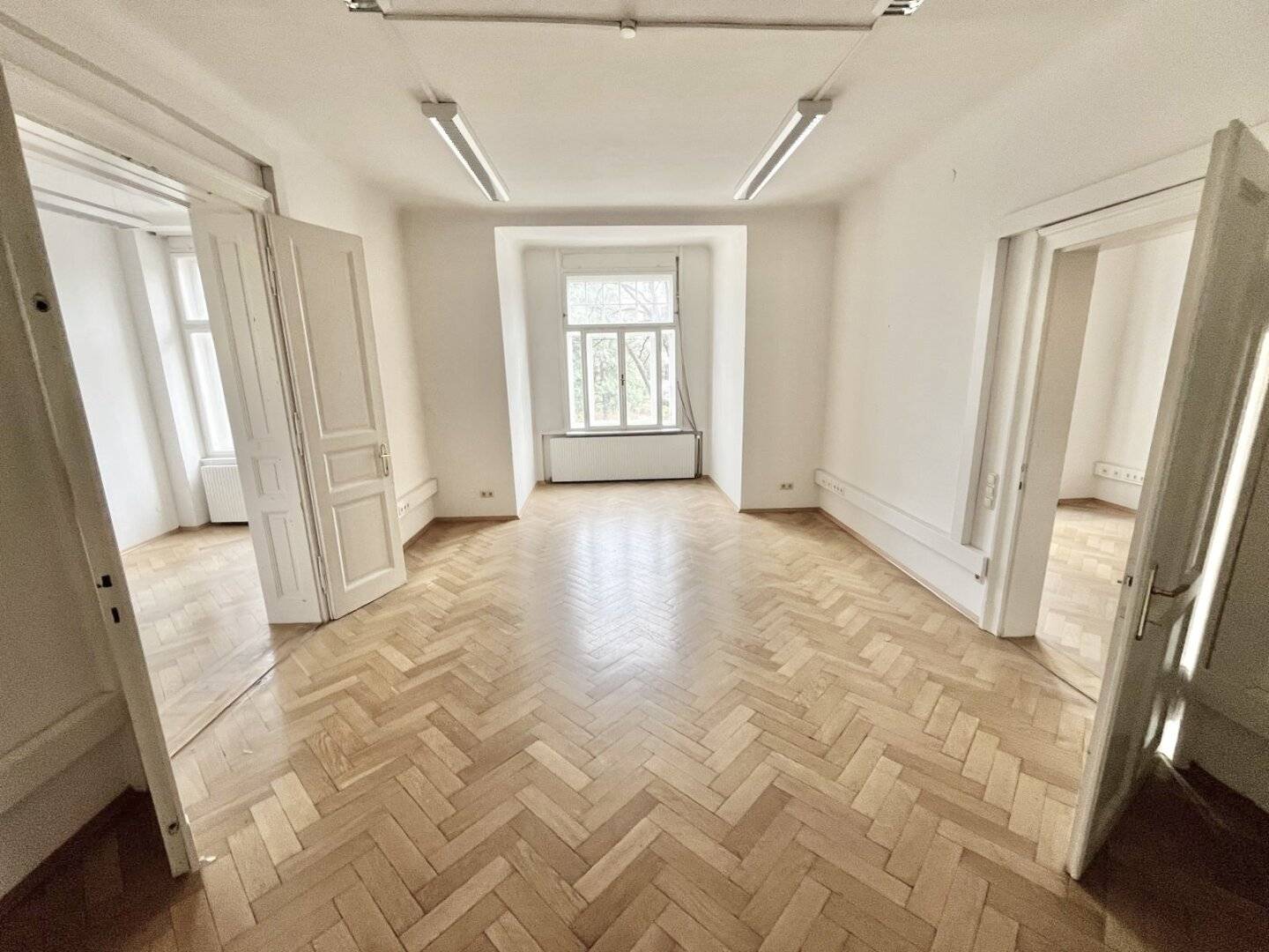 Unbefristetes  Büro/ Praxis mit großzügiger Raumaufteilung und Balkon mit Gartenblick in Citylage 8010 Graz