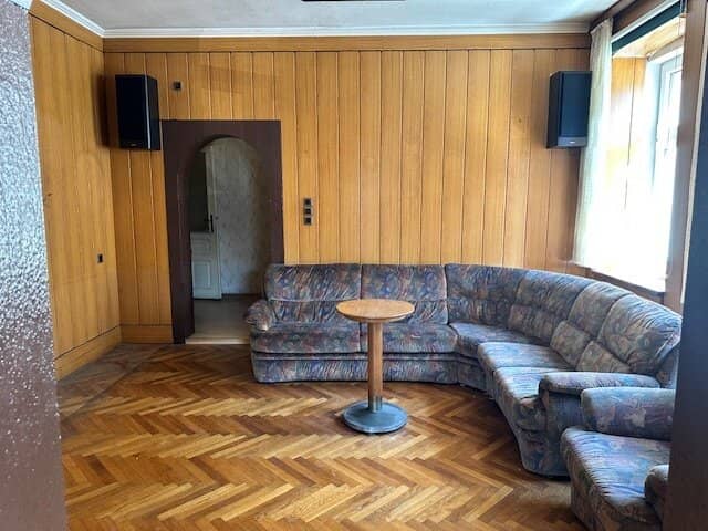 Unsanierte Wohnung im sanierten Stilaltbau - Ecke Gürtel / Neustiftgasse