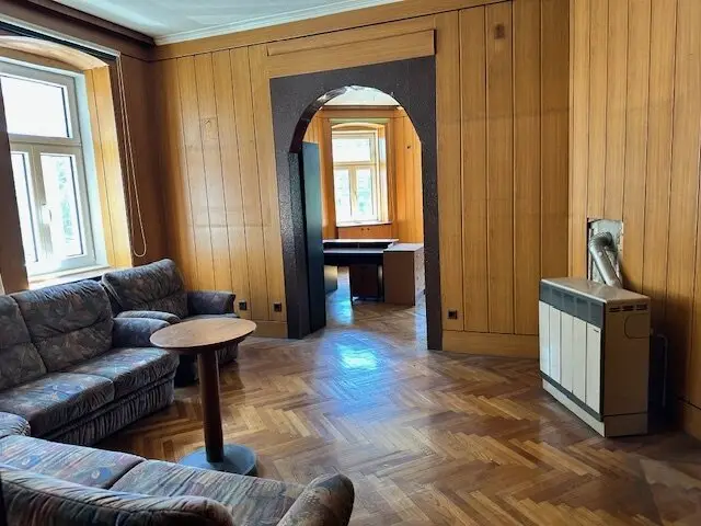 Unsanierte Wohnung im sanierten Stilaltbau - Ecke Gürtel / Neustiftgasse
