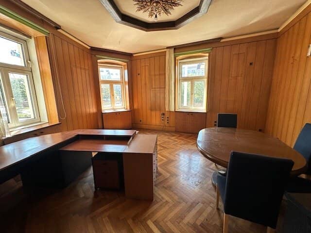 Unsanierte Wohnung im sanierten Stilaltbau - Ecke Gürtel / Neustiftgasse