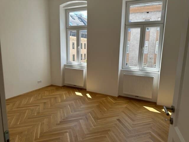 3 Zimmer ERSTBEZUG mit neuen/neue Parkett/Therme/Türen/Fenster