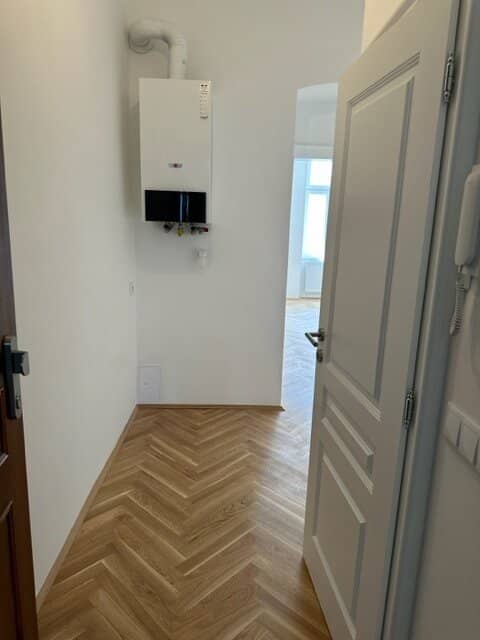 3 Zimmer ERSTBEZUG mit neuen/neue Parkett/Therme/Türen/Fenster