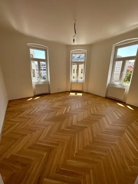 3 Zimmer ERSTBEZUG mit neuen/neue Parkett/Therme/Türen/Fenster