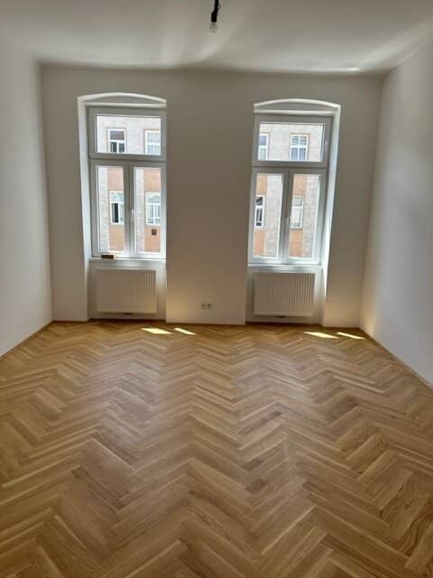 3 Zimmer ERSTBEZUG mit neuen/neue Parkett/Therme/Türen/Fenster