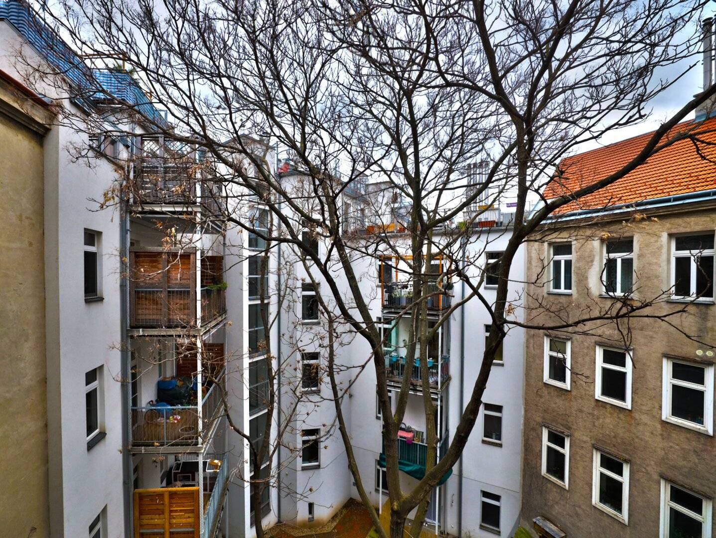 Perfekt geschnittene 3 Zimmer Altbauwohnung, direkt am Wallensteinplatz
