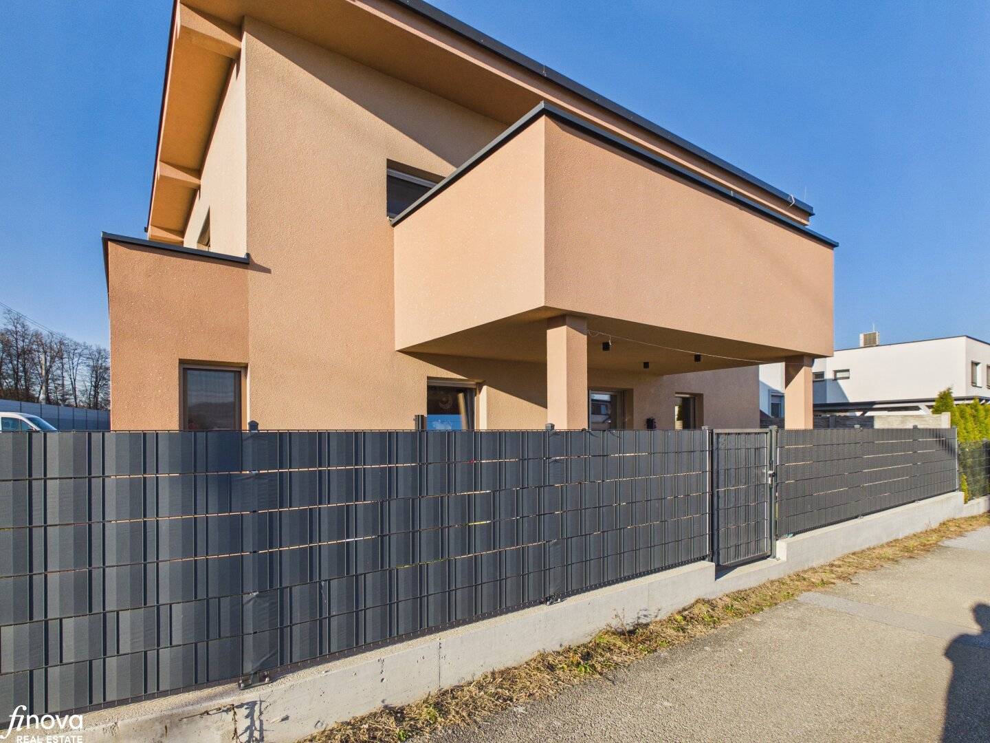 Modernes Einfamilienhaus mit Garten, Doppelcarport & großzügigem Raumkonzept!!