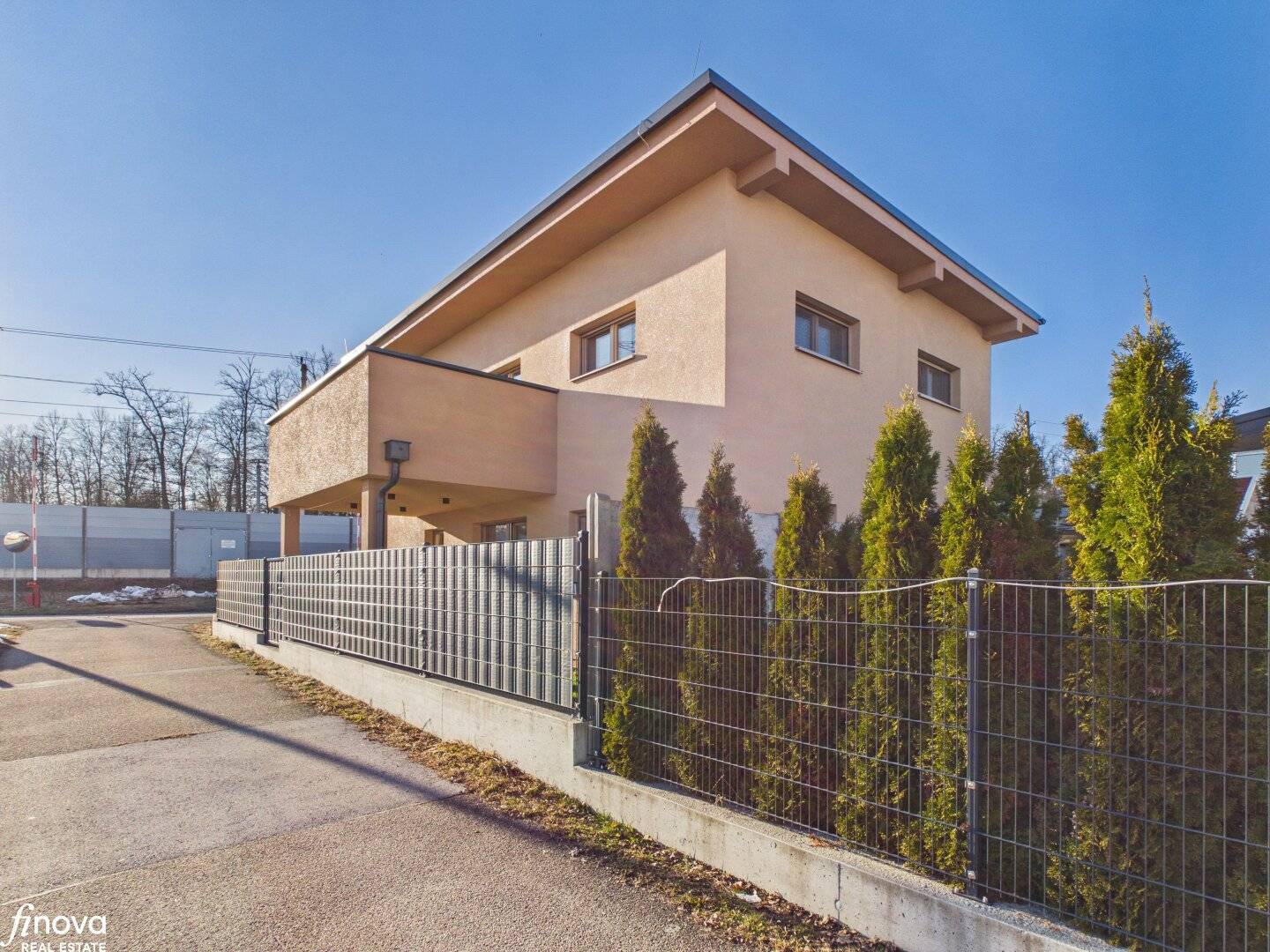 Modernes Einfamilienhaus mit Garten, Doppelcarport & großzügigem Raumkonzept!!