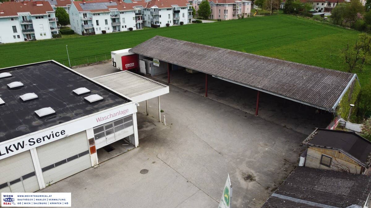 Großflächige, überdachte Stellplätze mit je 39 m². Ideal für LKW Auflieger, Landwirtschaftliche Geräte, Wohnmobile, Boote, Anhänger, ...