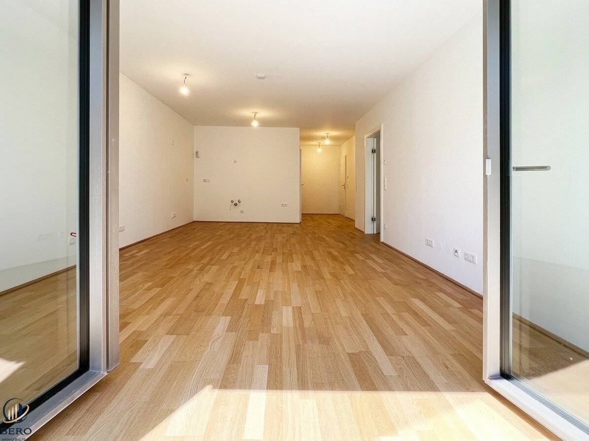 Blick vom Garten in das Wohnzimmer