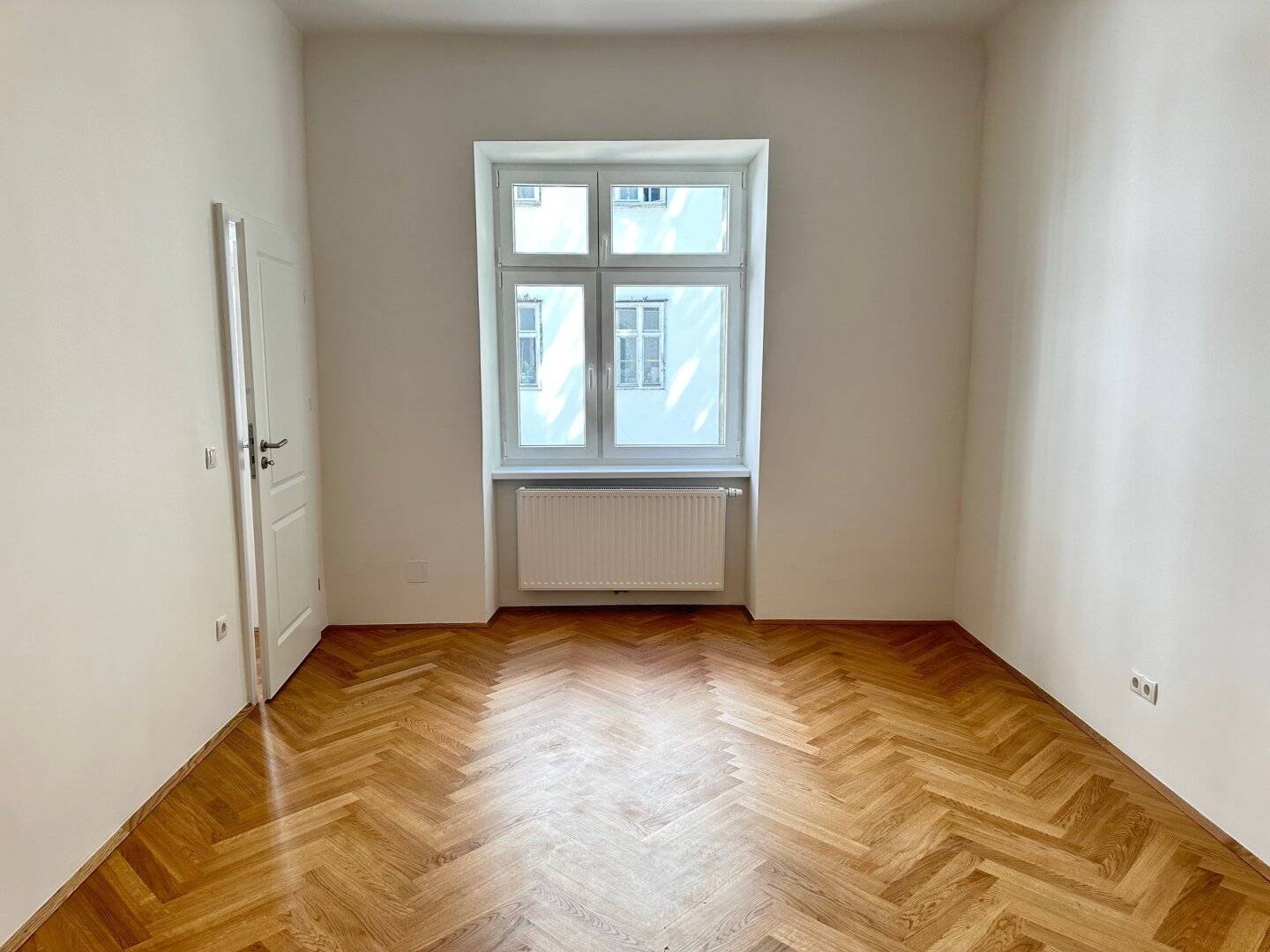 ERSTBEZUG - Top sanierter Stilaltbau nähe Millennium-City