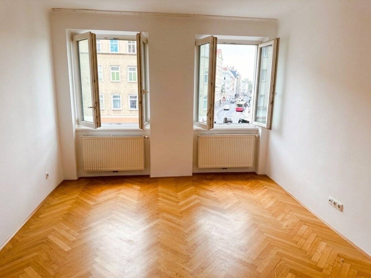 NEUBAU mit französischem Balkon und Parkblick - leerstehend demnächst!