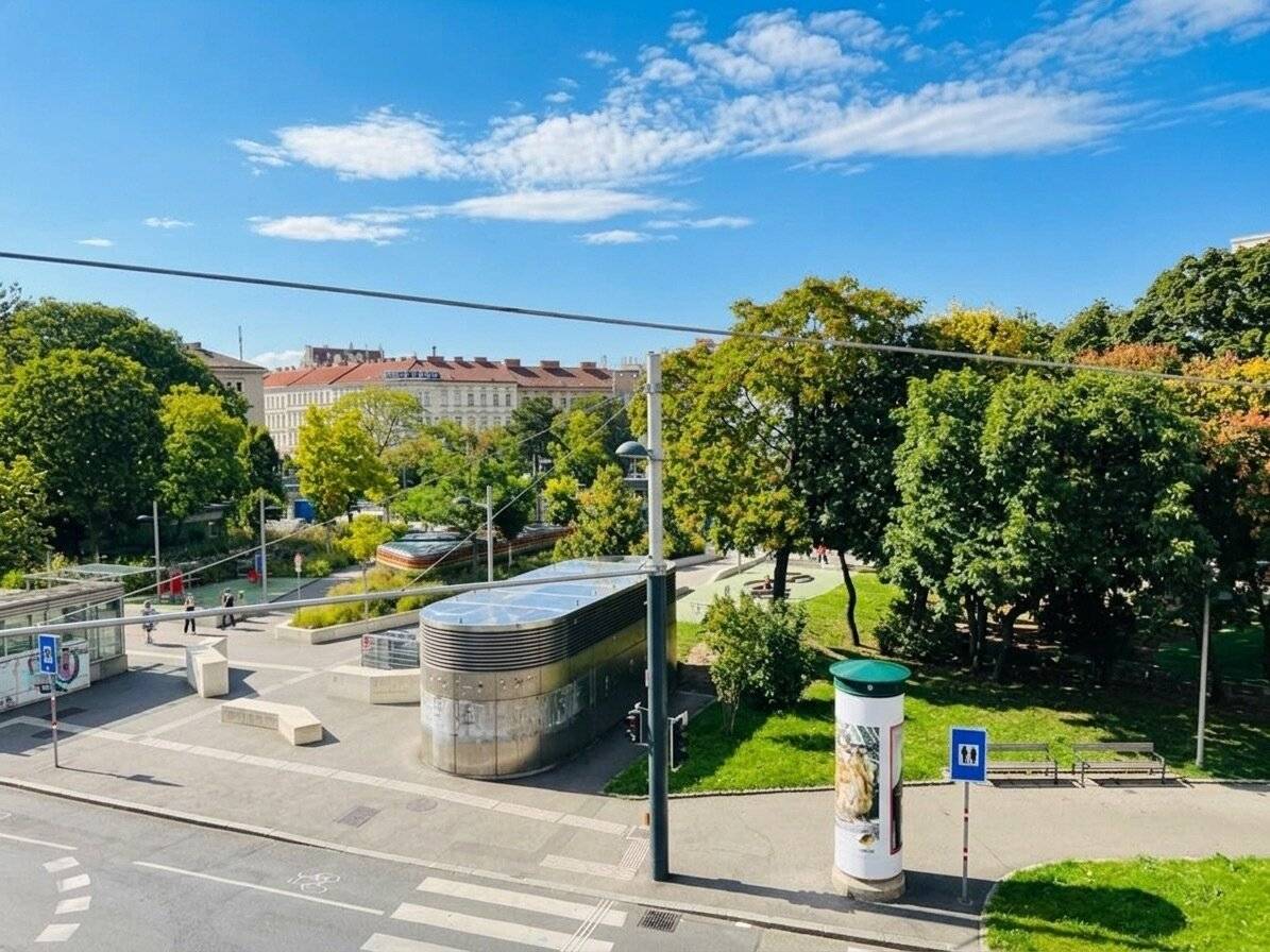 NEUBAU mit französischem Balkon und Parkblick - leerstehend demnächst!