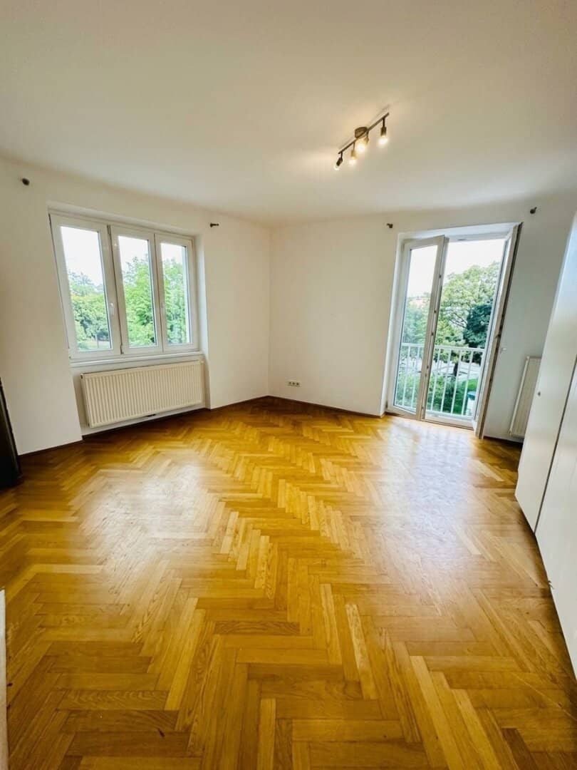 NEUBAU mit französischem Balkon und Parkblick - leerstehend demnächst!
