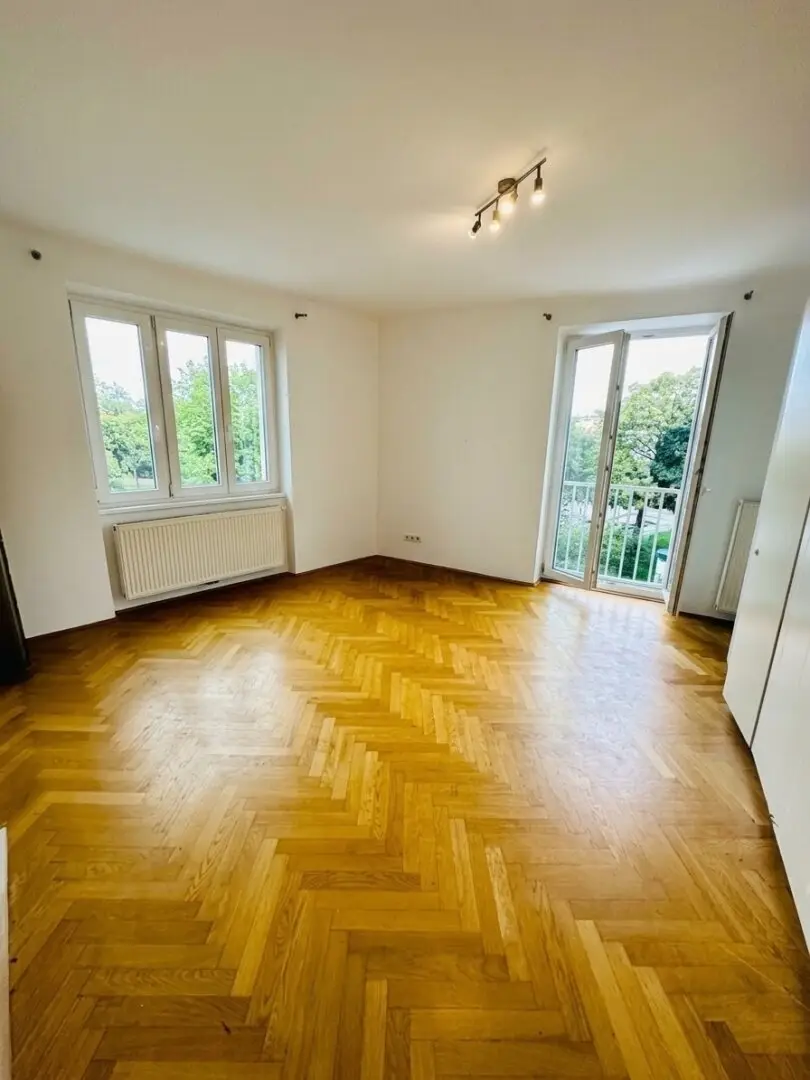 NEUBAU mit französischem Balkon und Parkblick - leerstehend demnächst!