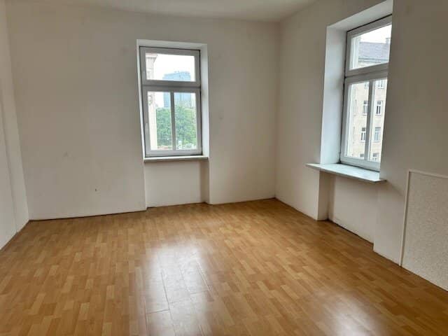 3 Zimmer - U1 Troststraße - Blick auf die Alpengasse - 2 Eingänge möglich!!