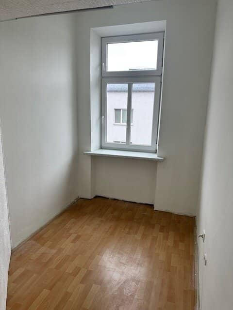 3 Zimmer - U1 Troststraße - Blick auf die Alpengasse - 2 Eingänge möglich!!